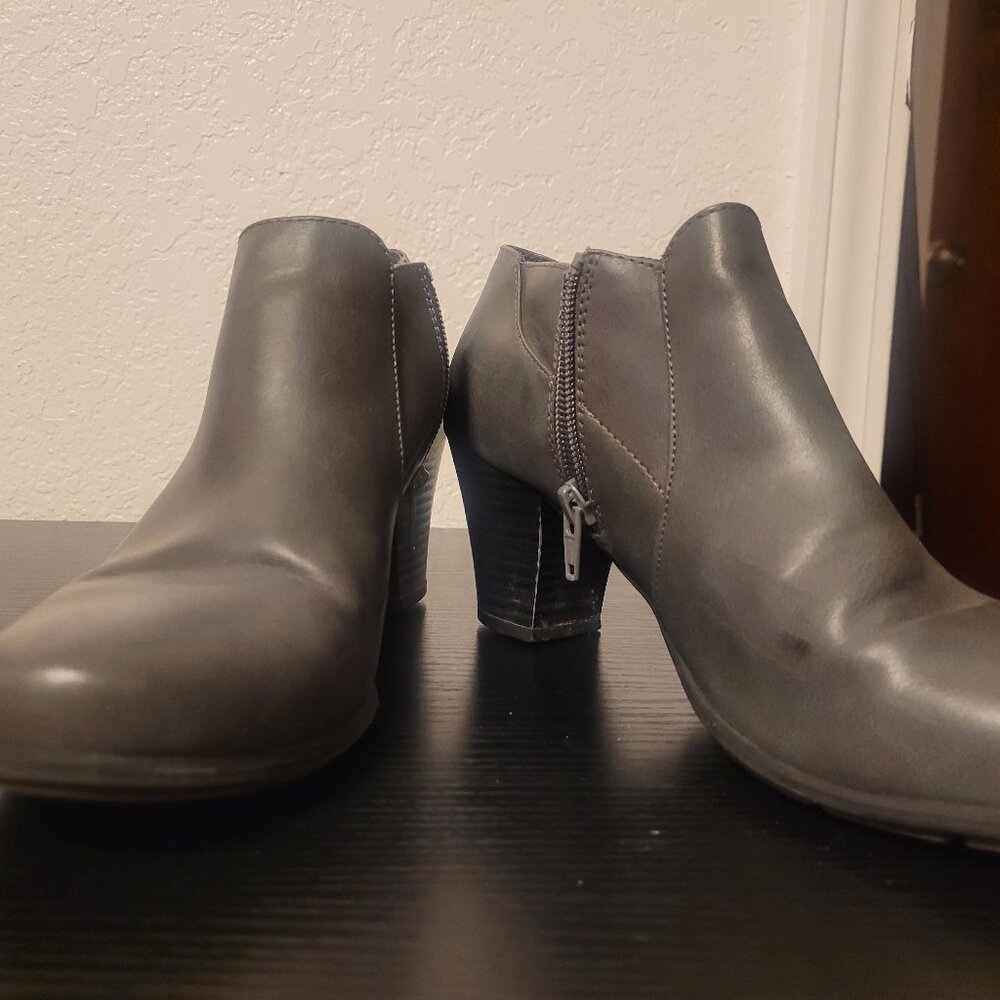 Used Grey Boots